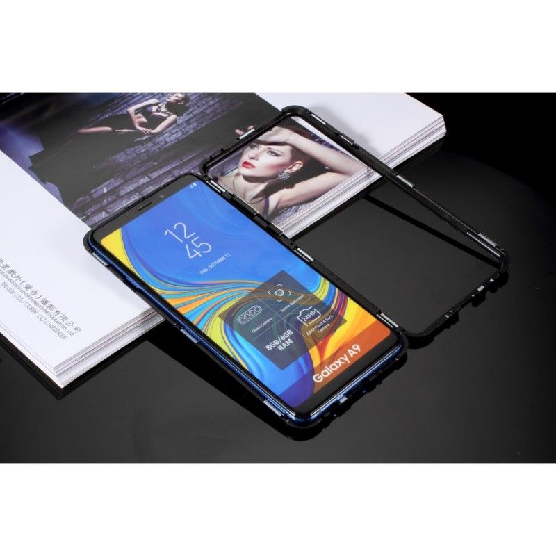 Hoesje voor Samsung Galaxy A9 Wit Zwart Randen Van Metaal En Gehard Glas